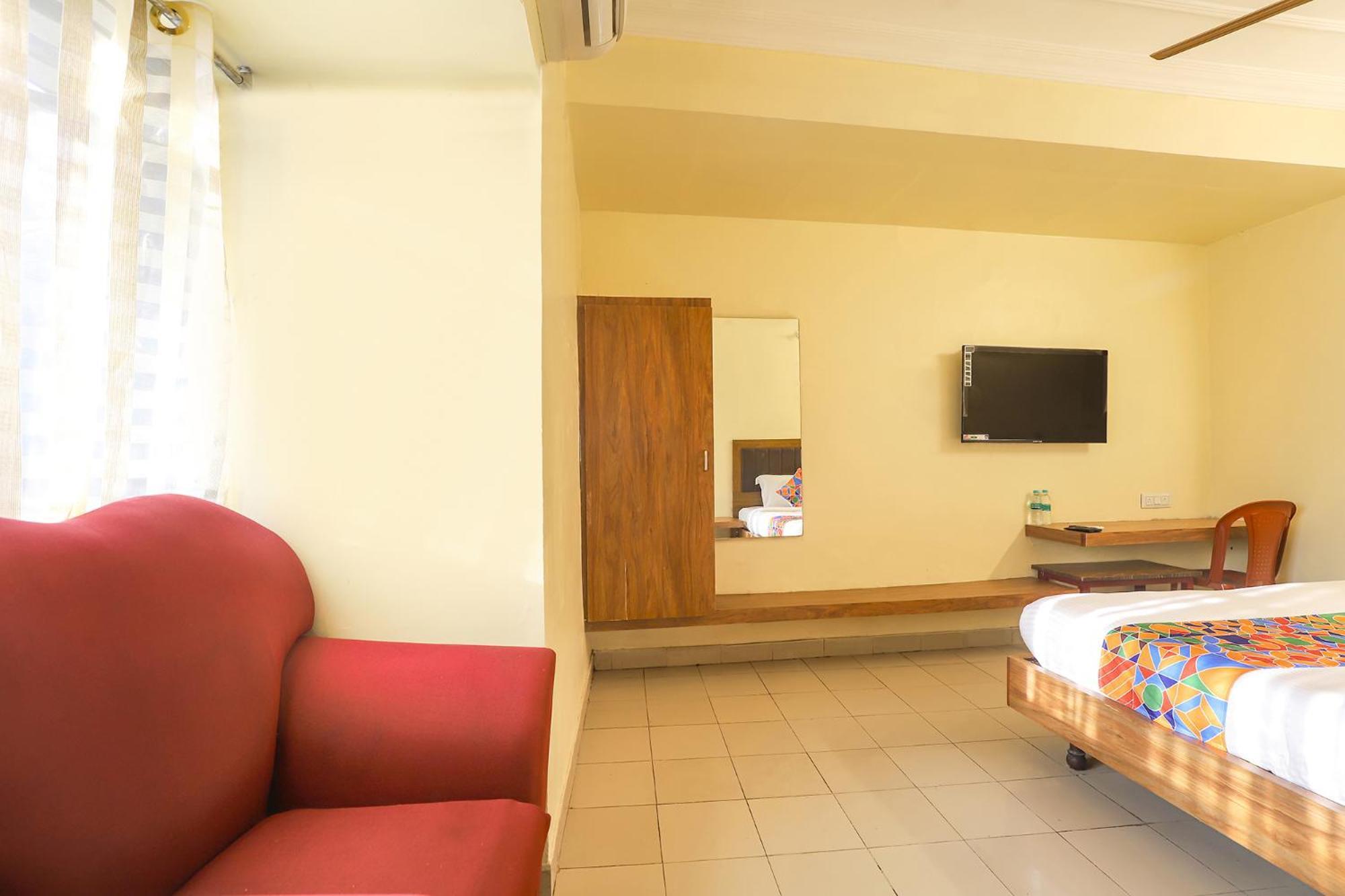 Fabhotel Gt Galaxy Park - Nr Express Avenue Mall, Royapettah