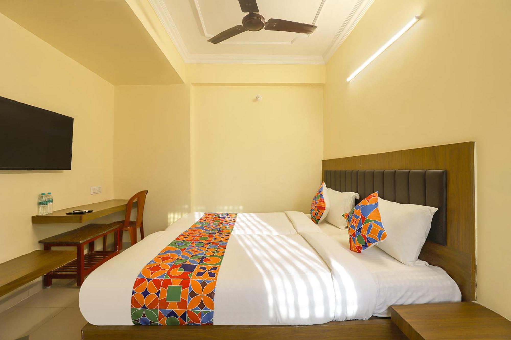 Fabhotel Gt Galaxy Park - Nr Express Avenue Mall, Royapettah 2*